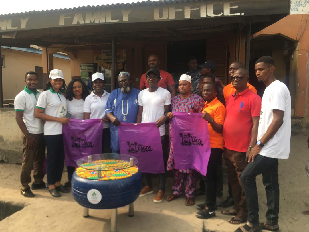 taiwoadewole's tweet image. During the Denziot Bluebox awareness at Ajah, @fabenigeria also demonstrated upcycling , while @fbralliance also presented incentives to those who have been recycling already at Ajah and @Lawma_gov also distrubted the purple bags for collection of recycables items