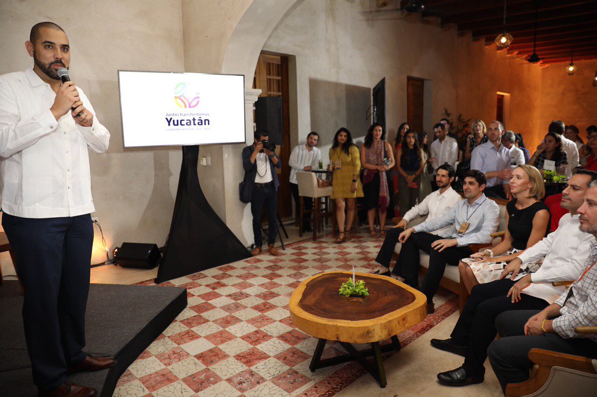 tony_gonzalezb's tweet photo. La reunión se dio en el marco del #FLIIX en #Yucatán y que este año cumplió su 10o. aniversario, felicidades a @rorrovillar y a @NewVenturesMX por un éxito más. Y también agradezco a las demás organizaciones quienes organizaron la reunión #ConsuladoEEUU #LVI #SONEN #FondoDeFondos https://t.co/bTdJxzeeaK