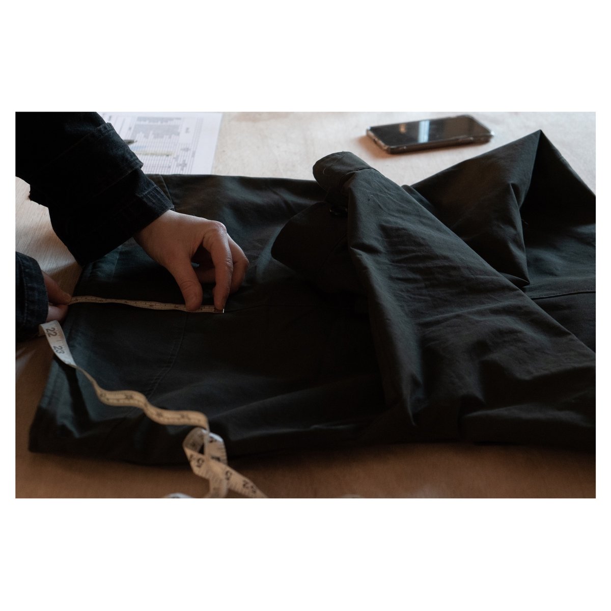 mali_studios's tweet photo. Reviewing the first #malistudios x @ventilefabrics samples. ⁠
Ventile materials were used in the first summit of Everest in 1953 and are the 'worlds most effective, natural, all-weather cotton textile.'⁠
⁠
We cannot wait to show you this product in the coming weeks. ⁠
⁠
🌟⁠ https://t.co/pBbMFzt8hs