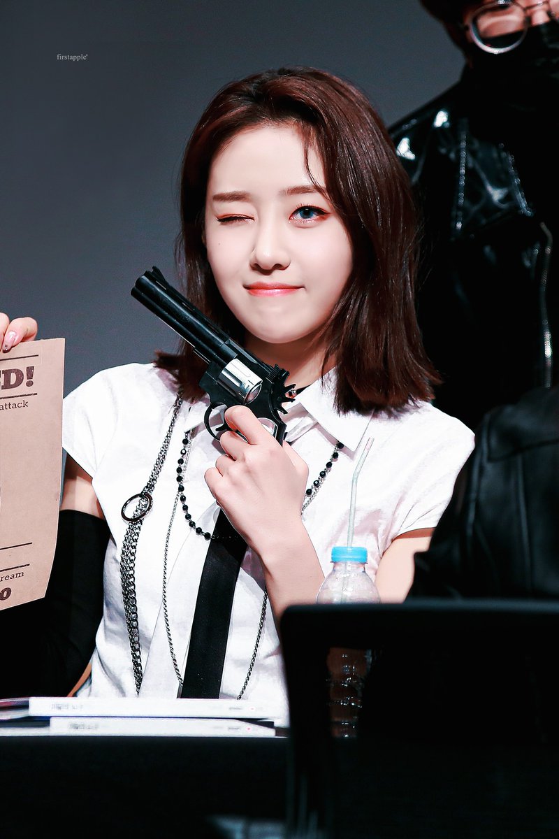 FirstApple_'s tweet photo. #이달의소녀 #이달소 #loonatheworld #LOONA #이브 #Yves #수영
😇🔫 https://t.co/vejJvPJCSE