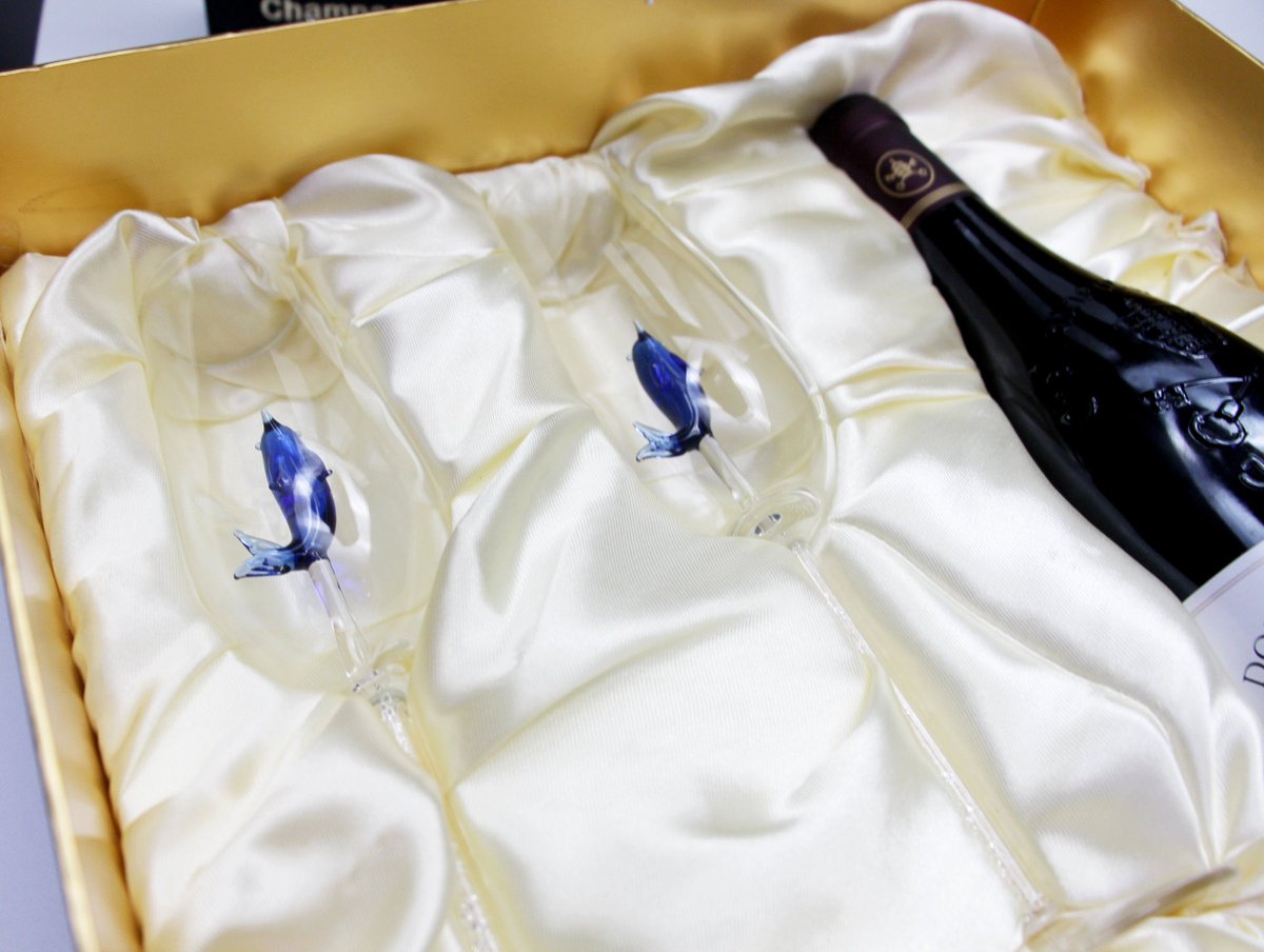 shark_wine's tweet photo. Two Dolphin Champagne Flutes with Swarovski Crystals in the Stem from Glass House Glassware - Home of The Shark Wine Glass #sharkwineglass #stemlesssharkwineglass #sharkwineglasses #dolphin #dolphinchampagneflute https://t.co/3oAB0awNLc