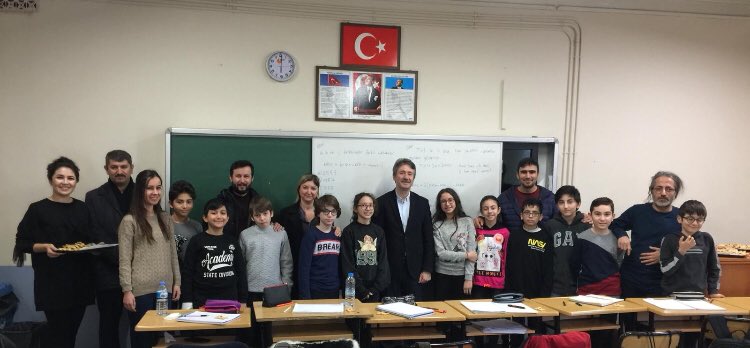istmem_TFTB's tweet photo. Her cumartesi İstanbul Lisesi’nde yaptığımız Bilim Olimpiyatları derslerimiz İl Milli Eğitim Müdürümüz sayın @memleventyazici ziyaret etti.Öğrencilerimizle sohbet ederek başarılar diledi.Ziyaretleri için kendilerini çok teşekkür ediyoruz.@istanbulilmem @ist_arge @memleventyazici https://t.co/77jgqPxvY7