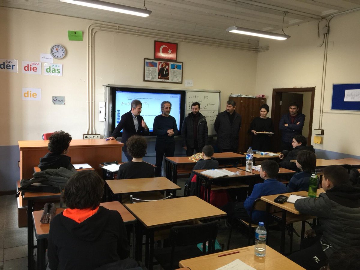 istmem_TFTB's tweet photo. Her cumartesi İstanbul Lisesi’nde yaptığımız Bilim Olimpiyatları derslerimiz İl Milli Eğitim Müdürümüz sayın @memleventyazici ziyaret etti.Öğrencilerimizle sohbet ederek başarılar diledi.Ziyaretleri için kendilerini çok teşekkür ediyoruz.@istanbulilmem @ist_arge @memleventyazici https://t.co/77jgqPxvY7