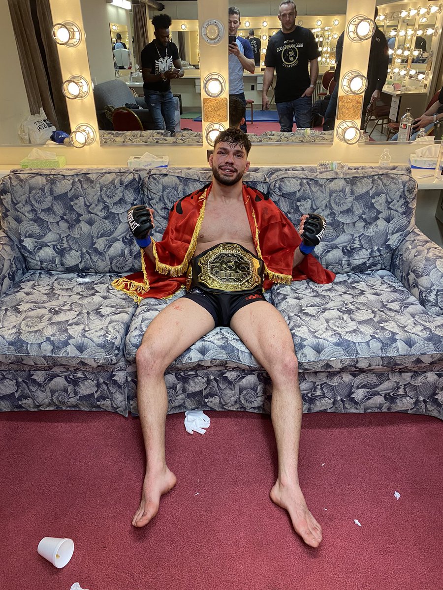 DennisBuzukja's tweet image. @danawhite @seanshelby just put the work on a guy with 16 professional fights. 22 years old with knockout power and a country of warriors behind me. I’ve been making noise @AgentMeehan @AudieAttar 🗽🇦🇱