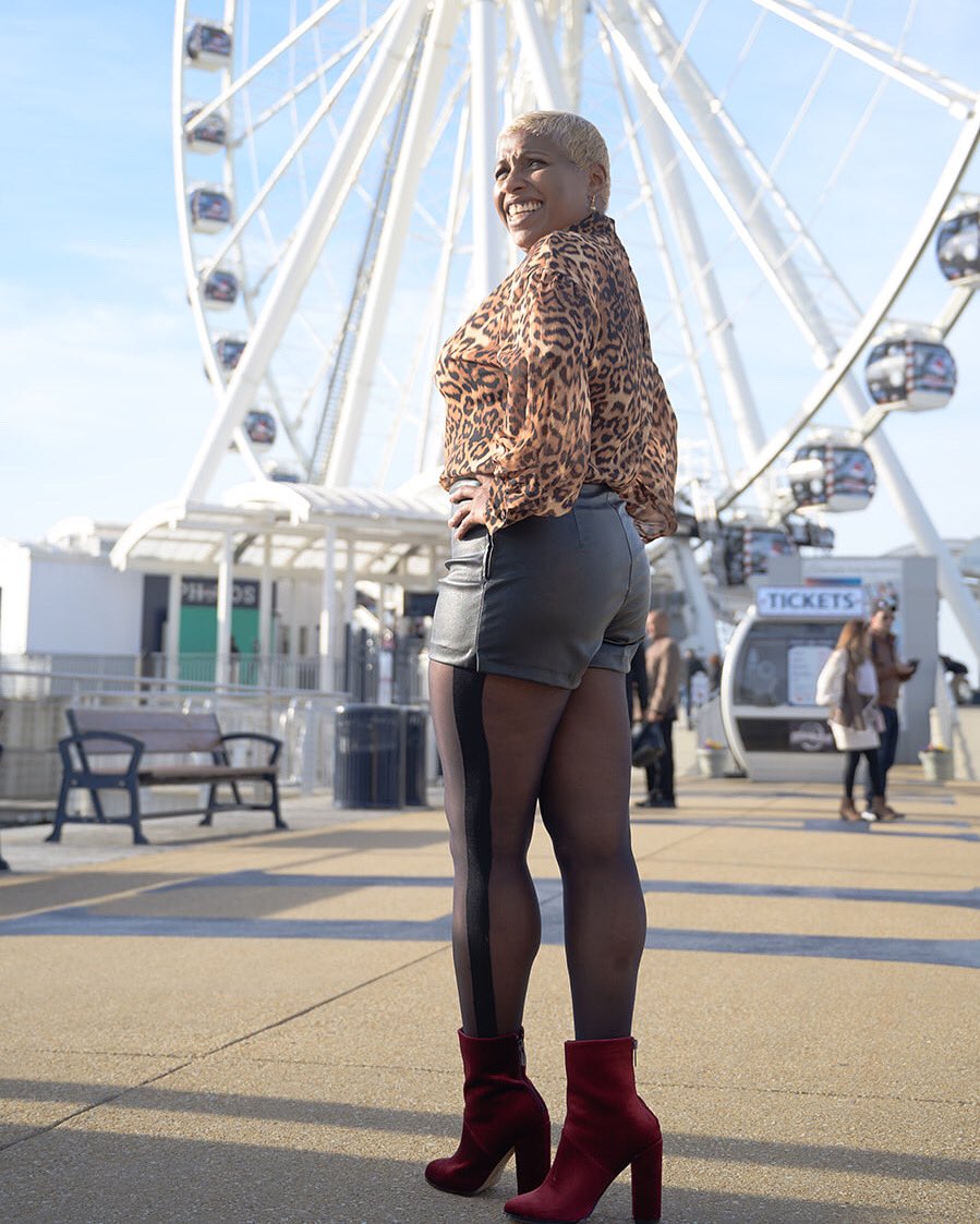 CARRAHosiery's tweet photo. The tuxedo stripe is still my favorite design especially with shorts 🙌🏽 Don’t forget to tag us in your hosiery photos!
#Fashion #LookBook #OutfitOfTheDay #LookOfTheDay #FashionWeek #Fashionable #Stylish #Legsquad #FashionBlog #carrahosiery https://t.co/N5ts3UbCXy