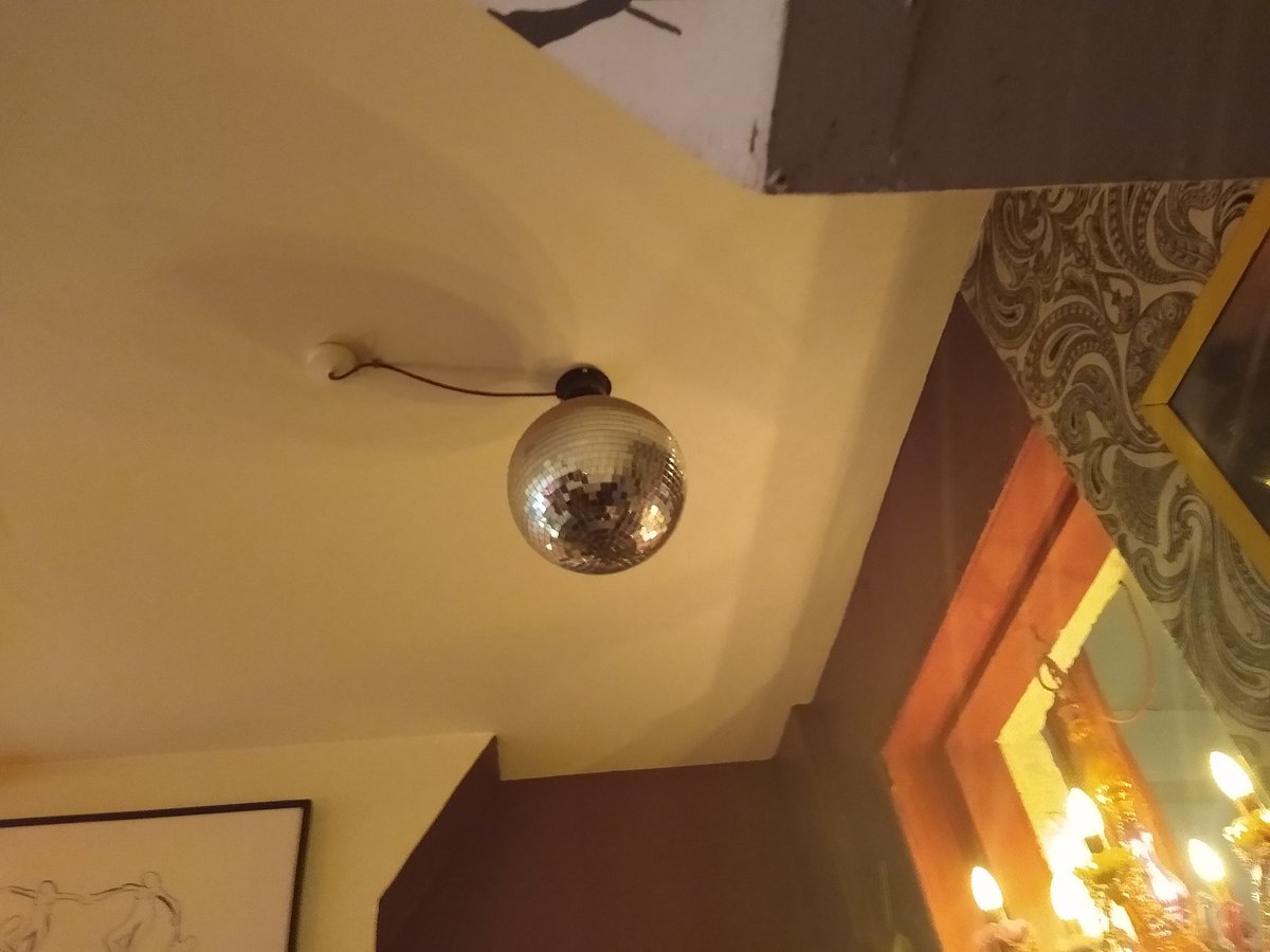 Wonderful tea time at <a href="/ReddoorLDN/">Red Door Cafe</a> with an eclectic playlists and a disco ball. Highly recommended!
And the tea and cake are excellent!
