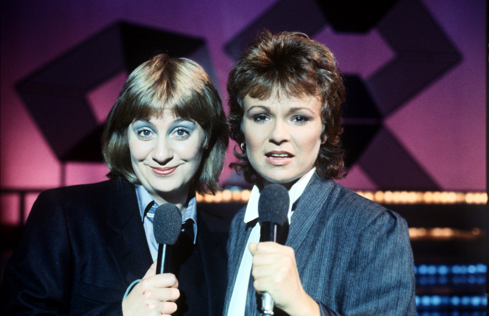 Happy Birthday to Dame Julie Walters (right)!
She is 70 today.
Favourite Julie Walters role? 