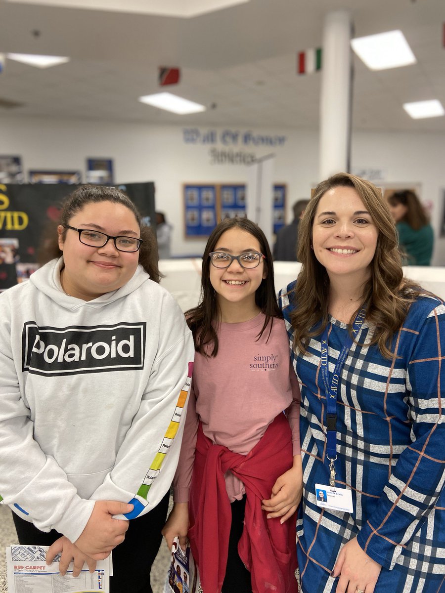 MrsErwin101's tweet photo. Love seeing current @Landstownms students and parents, former students and parents, and even an awesome former AP! Great day at a great event @vbschools @VBFACE1 #partnershipexpo https://t.co/dsU7QYwATd