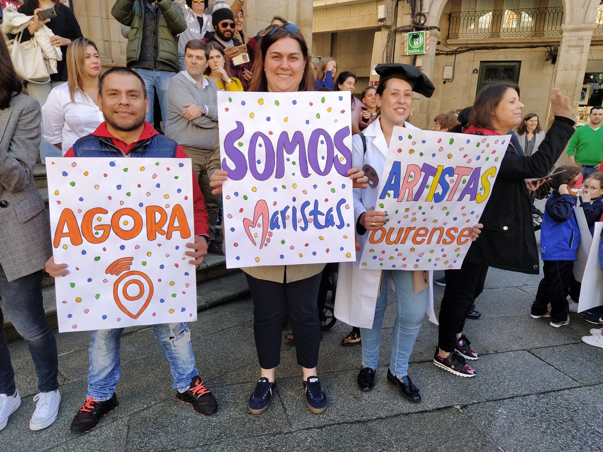 MarOuEI's tweet photo. Disfrutando de nuestro desfile de carnaval: Ahora somos artistas!!! @maristasourense https://t.co/BZgA3c42NT