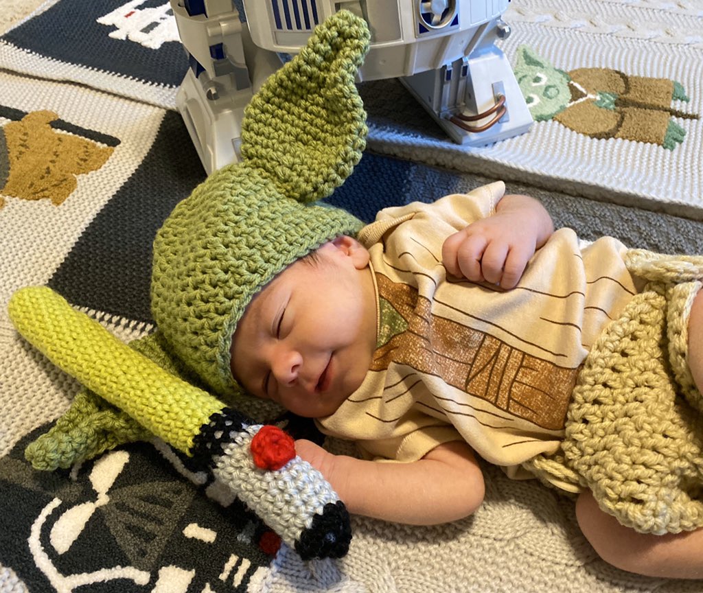 JJ_Schafer's tweet image. “Judge me by my size, do you?”

#2WeeksOld #OurBabyYoda #BabyYoda #StarWars #TheMandalorian @starwars @themandalorian @Jon_Favreau @dave_filoni