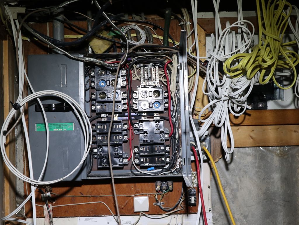 connected_ts's tweet photo. Fuse panel giving you problems, time to upgrade. For all your electrical needs contact us. info@connectedtradeservices.ca https://t.co/GNvfyws0Nq