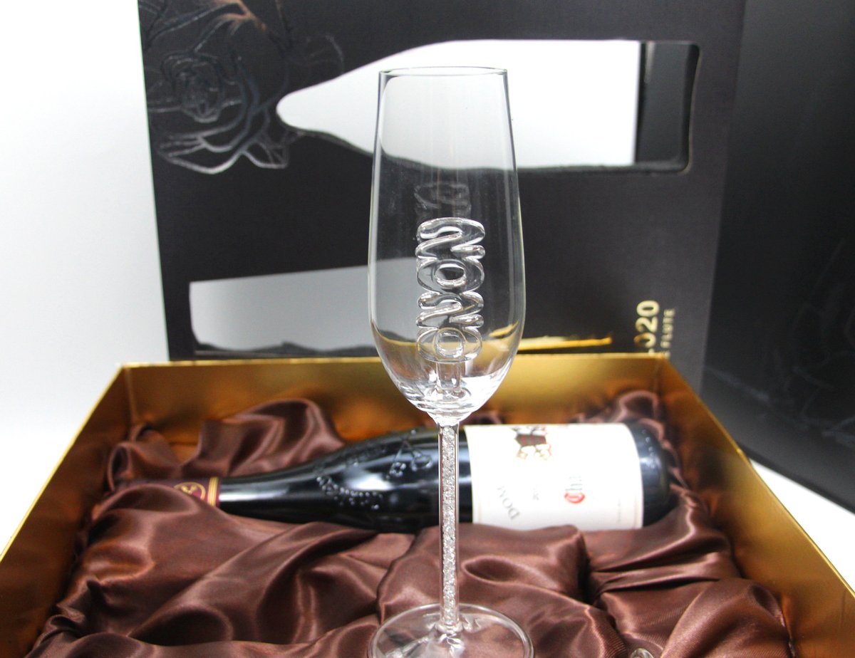 shark_wine's tweet photo. Two 2020 Champagne Flutes with Swarovski Crystals in the Stem from Glass House Glassware - Home of The Shark Wine Glass #sharkwineglass #stemlesssharkwineglass #sharkwineglasses #2020 #2020champagneflute https://t.co/fIBYmazvn4