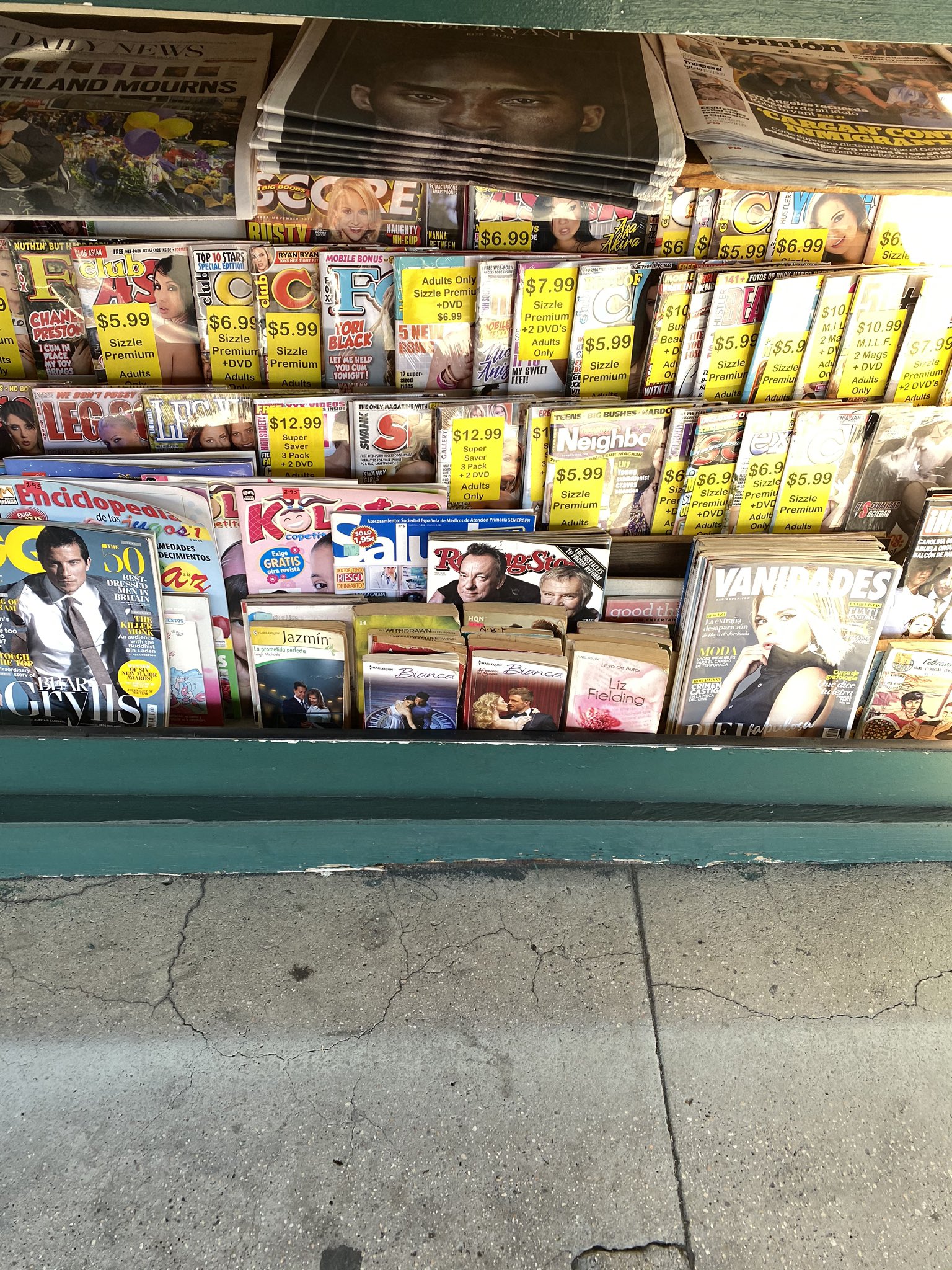 Alejandra Reyes Velarde This Corner Newsstand Has Been Popular Because Of Its Plethora Of Spanish Language Newspapers And Magazines Not Available Everywhere Here Are Just A Few T Co V6gvli1qpa