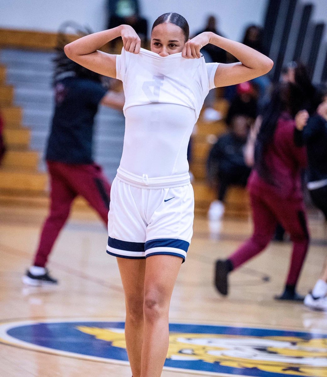kelsimingoo's tweet photo. Blessed to be aprat of such an amazing program with amazing people. Thank you for all our memories and growing me as a person and a player. Its been an amazing 4 years❤️ https://t.co/okKHLKDTCB