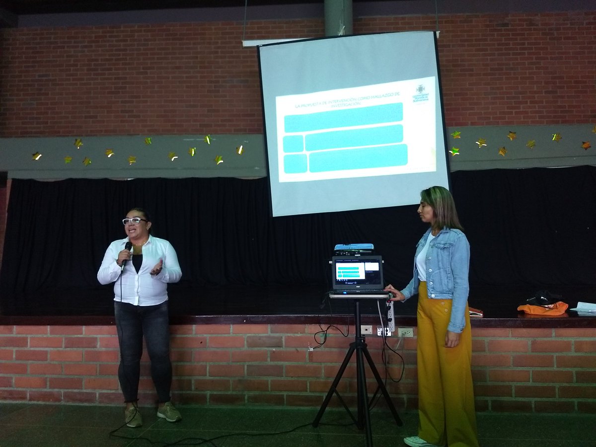 federicoozanam's tweet photo. Las docentes Mónica Arbeláez, Diana Mesa y Catalina Muñoz nos socializan el trabajo que vienen adelantando de Maestría en la @upbcolombia #Medellín: Propuesta psicopedagógica para la configuración de aprendizajes significativos desde la #Investigación en el aula de la #IEFO https://t.co/8XsL4fbOsM