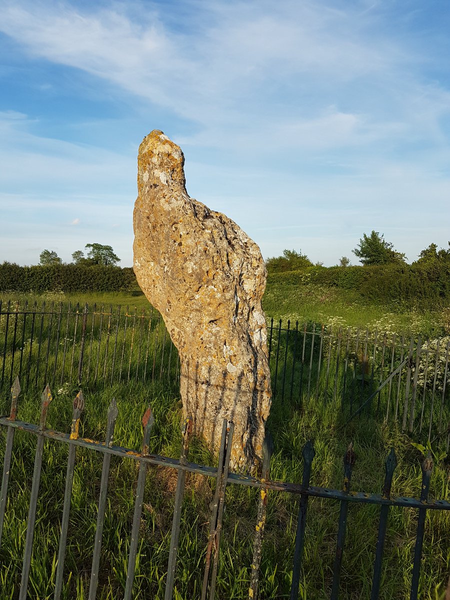 RollrightT's tweet photo. ROLLRIGHT TRUST takes over ownership of the Kings Stone monument , its enclosure and a sizable chunk of the field behind. The Rollright Stone complex is now complete
#rollright #chippingnorton #monuments #stonecircles https://t.co/by9bO2dhFW