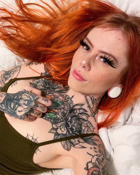 3 pic. tell me i&rsquo;m cute or you&rsquo;ll have bad luck for the next 10 years https://t.co/gtgpUE3ETJ