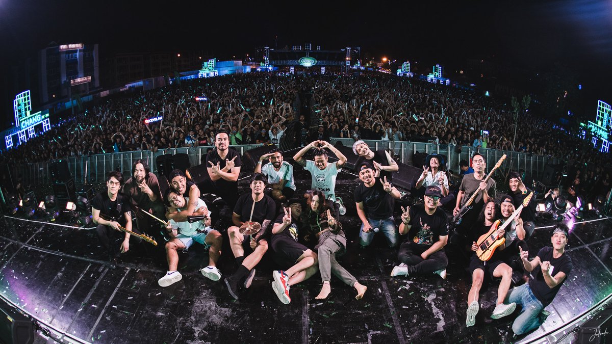 potatoband's tweet photo. เป็นอีกหนึ่งความทรงจำสุดประทับใจจากชาวเชียงใหม่จริงๆ 🥰 เดินทางกลับบ้านปลอดภัยกันนะครับทุกคน 💚💚💚
.
.
📷 mhee.jedsada .
.
#ChangMusicConnection #Musictropolis #มหานครดนตรีที่เชื่อมทุกมิตรภาพ
#Chang #ช้าง #jedsadaphotography #potatoband https://t.co/AfqgfwfNdM
