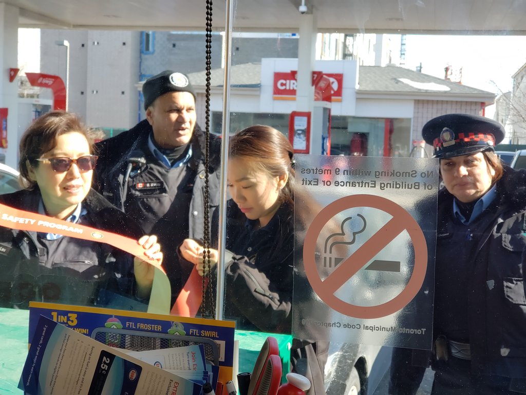 42DAuxSSgt's tweet photo. 42D Aux installing the clear zero tape at one of gas stations this morning. Project Clear Zero is one of the crime prevention initiatives for Auxiliary members. https://t.co/zpBN6k7n5o