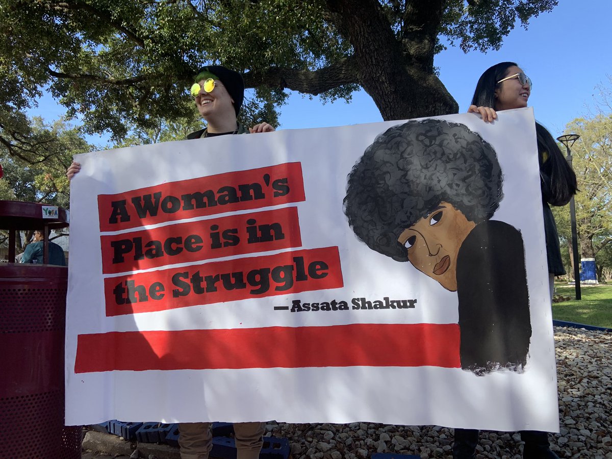 ChelseaFox26's tweet photo. #Blackwomen groups & allies rally before a march to the polls for early voting @TexasSouthern. #MarchforBlackWomen #March4BlackWomen #OurVoteCounts #OurVoteMatters https://t.co/ERM0pNxueb