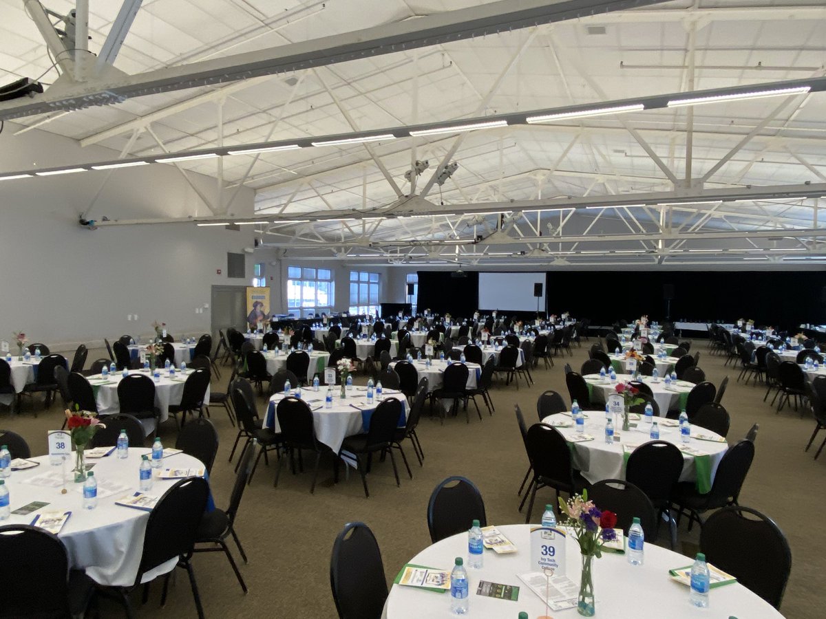 BGCBloomington's tweet photo. Tonight is the night! We are growing so excited for the annual #100MenWhoCook!! LIMITED tickets will be available at the door! 🔵⚪️🔵⚪️ https://t.co/i0d74OaO5f