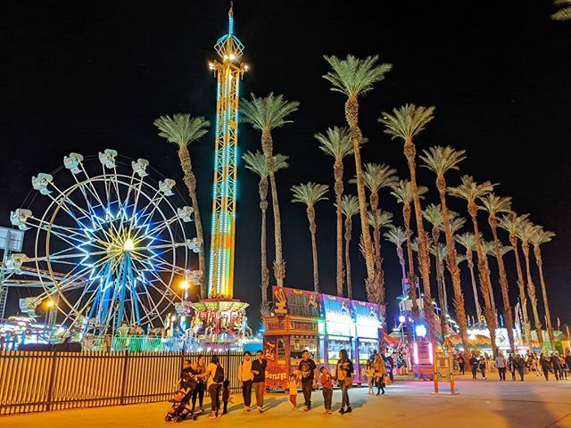 wander_threads's tweet photo. Friday night at the fair. https://t.co/FvTTqpEbeT https://t.co/Q4gLi3bmPW