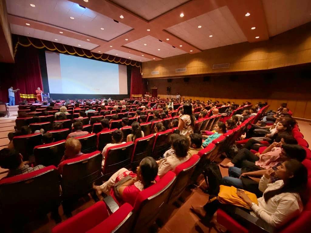 sanshodhanindia's tweet photo. Houseful response to Science Talks by Dr Yogesh Shouche and Prof Sanjeev Galande on Day 2 at Pune SciFi Fest 2020. #punescififest #PSFF2020
#LifeSciences #pune @NFAIOfficial @theysslab @IISERPune @SanjeevSaGa @YShouche @MIB_India @DBTIndia @IndiaDST @PrinSciAdvGoI https://t.co/YnS9tKGMMB