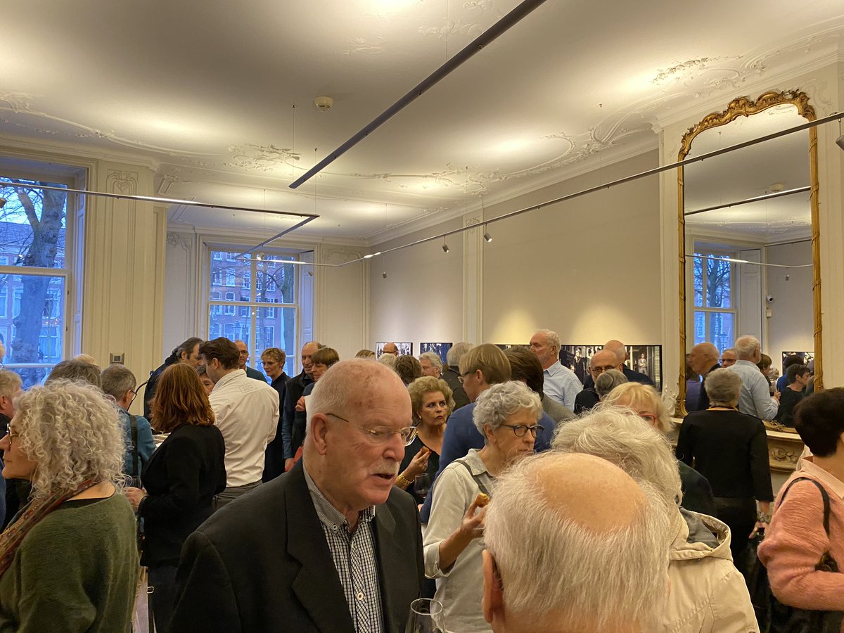 Pulchri's tweet photo. Wauw 🤩 Bedankt allen voor uw komst vanmiddag tijdens de #openingen van de drie nieuwe #tentoonstellingen. Dankzij de bijna 300 bezoekers was het weer één groot #feest 🥳

De tentoonstellingen zijn open t/m 15 maart:
#jacovandervaart
#maartenwelbergen
#remcodewaard
#michelverhoef https://t.co/0jfrGMz5dg