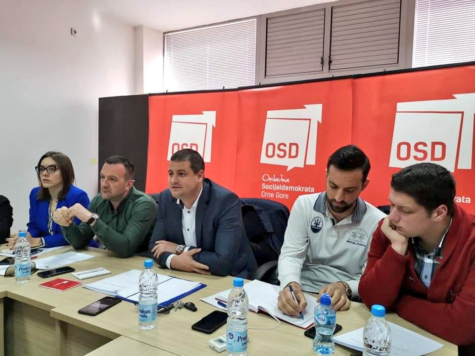 SD_CRNAGORA's tweet photo. Danas je održana objedinjena sjednica Glavnog odbora i Predsjedništva #OSDCG
#osdcg #Omladina #Socijaldemokrate https://t.co/RFeO4VIWqK