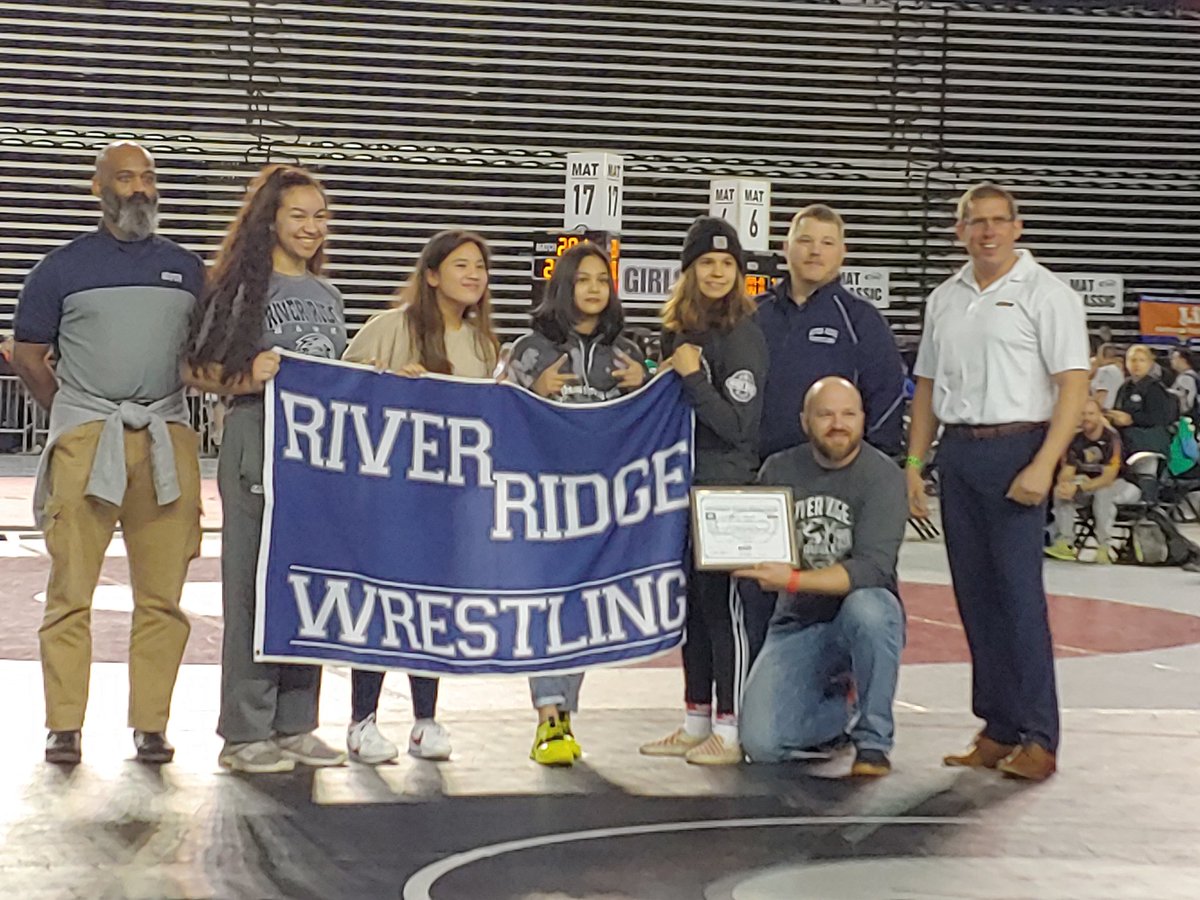 RRHawksSports's tweet photo. Women's wrestlers 2A WIAA Academic State Champions! #GoHawks https://t.co/uVqQoPjHsI
