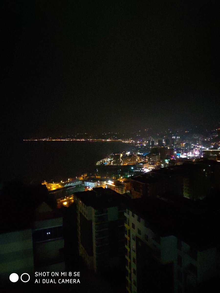 balkonda tek başına oturup o sessizlikten keyif almak.