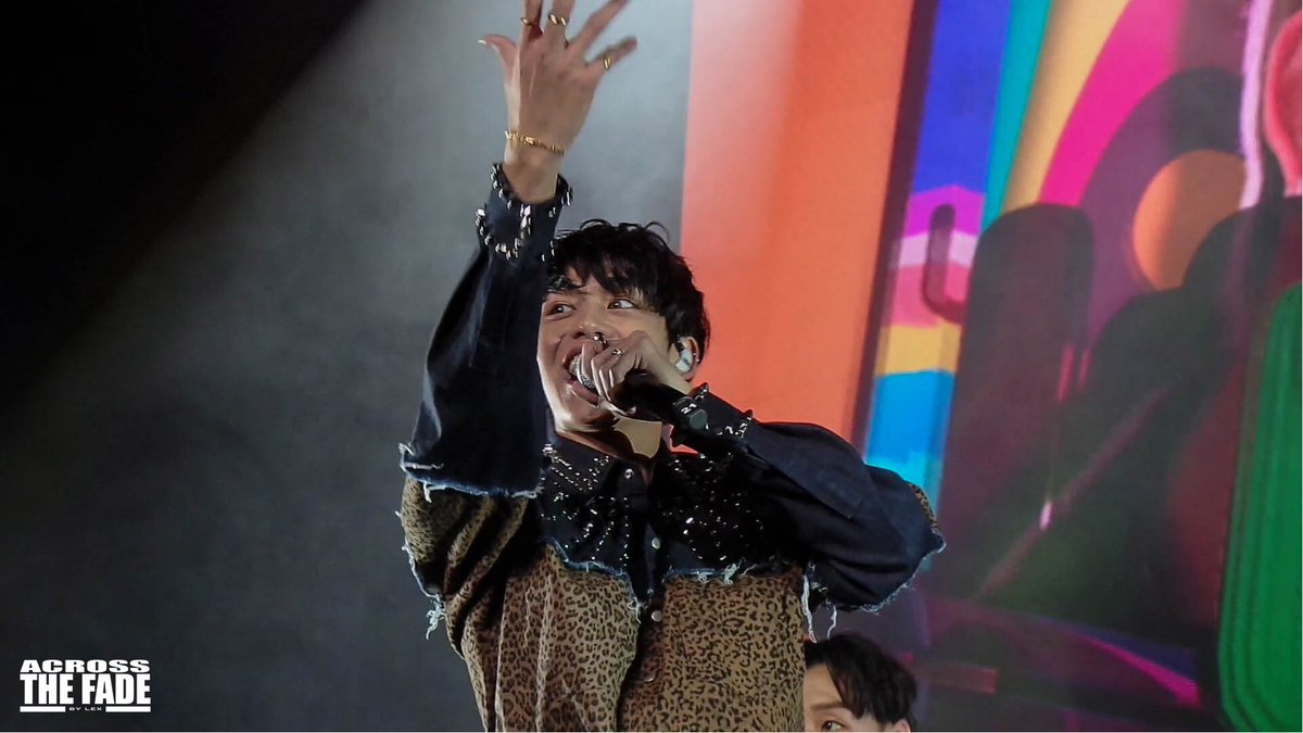 xheilex's tweet photo. Lucas || SuperM in Mexico 09.feb.20 || follow @/across_tf on Instagram for more #SuperMinMexico #LucasinMexico #WongYukhei #Xuxi #루가스 #黄旭熙 #nct #wayv https://t.co/DnntKkXgYw