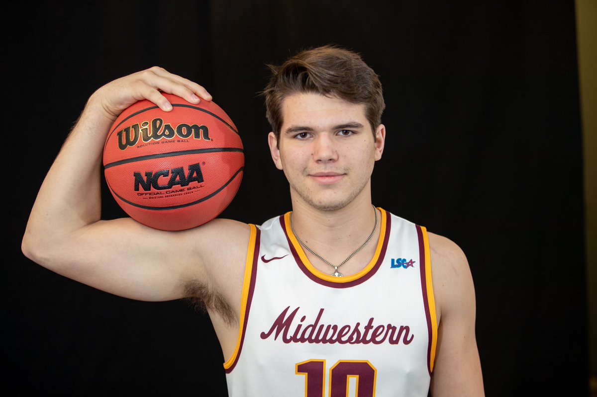 TravisMassey10's tweet photo. Very excited to announce that I have received an offer to play basketball at Midwestern State University! #stanggang #AGTG https://t.co/aqnvHfifkg