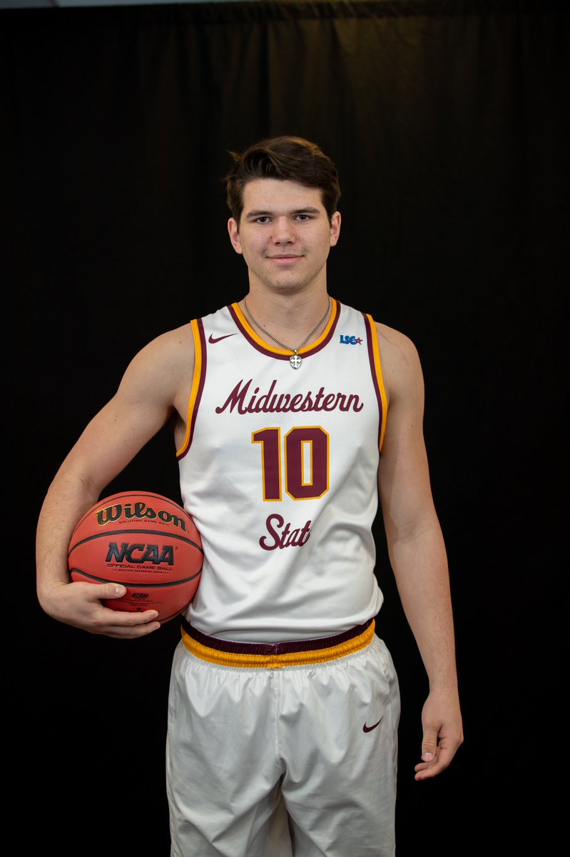 TravisMassey10's tweet photo. Very excited to announce that I have received an offer to play basketball at Midwestern State University! #stanggang #AGTG https://t.co/aqnvHfifkg