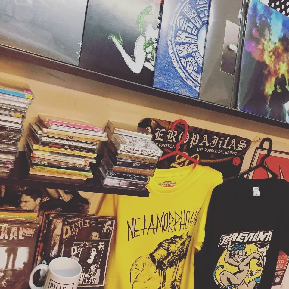 Hoy sábado vamos de 3 a 8 pm en Av. Brasil 1275, 2do piso stand 71B en #GaleriasBrasil en #JesusMaria 
Hacemos envíos a todo el #Perú
.
#discotienda #RockPeruano #Lima #musica #discos