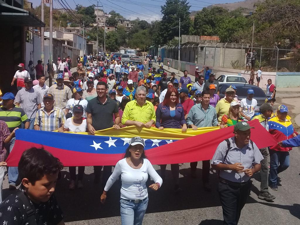 En Venezuela estaremos #SiempreEnLaCalle porque esta lucha no es solo del Presidente (E) @jguaido. Debemos acompañarlo en los llamados que se hagan. ¡Todos somos responsables del destino del pais..!! #TodosTenemosUnRol #22Feb #Barquisimeto #Lara #Venezuela