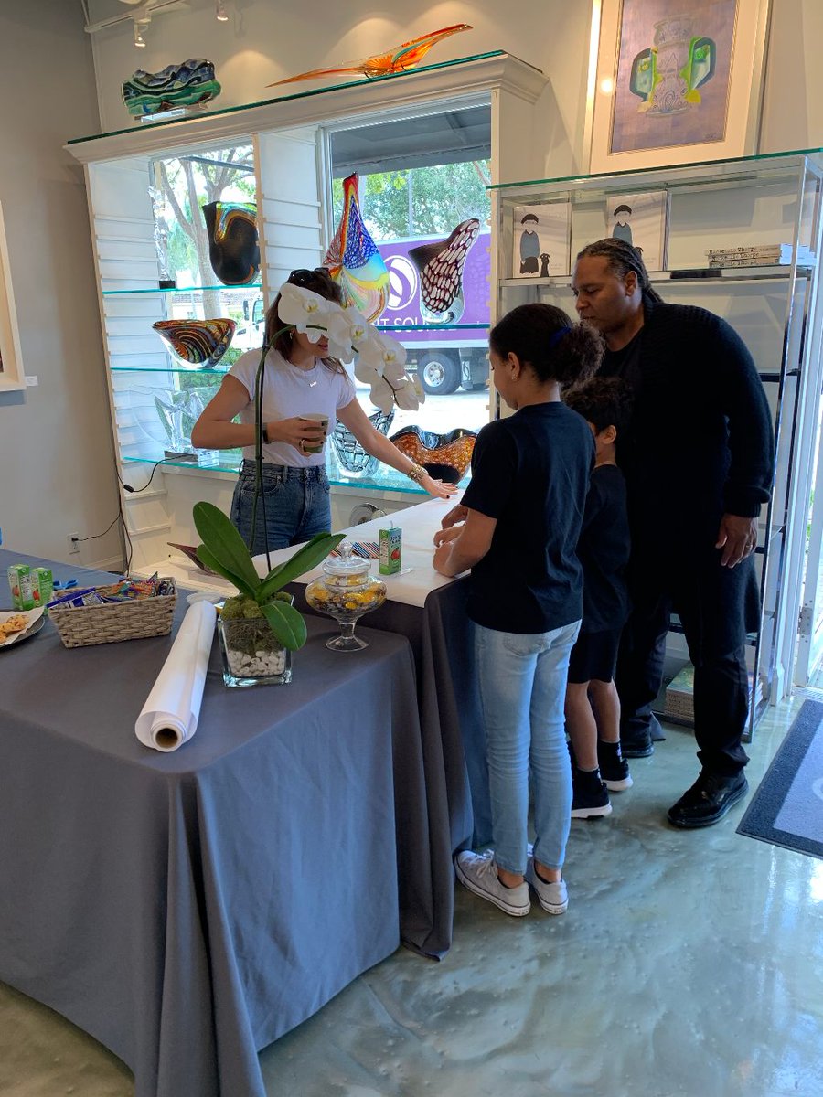 OnessimoFineArt's tweet photo. Alexandra Nechita worked with children today at the gallery.  An incredebile experience.  Re:Imagined, the works of Nechita opens tonight at the gallery from 5:30 - 8 and tomorrow from 2-4.  Stop in and meet the artist tonight !!

#nechita  #abstractart #color #pgacommons https://t.co/hqx0ilpFYB