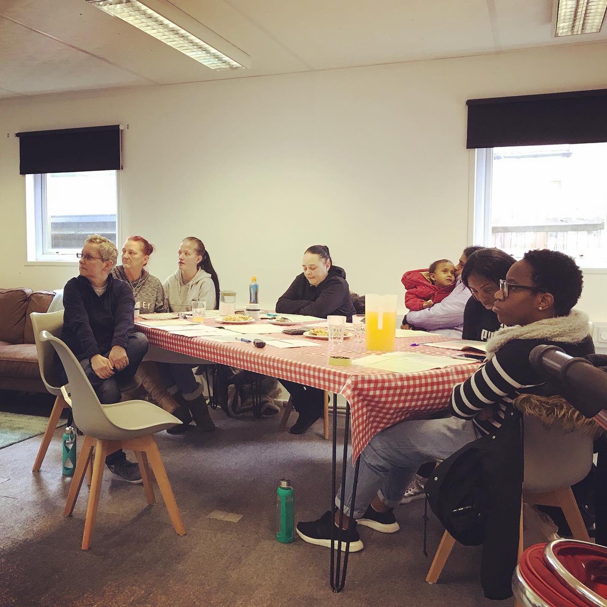 LoveMitcham's tweet photo. Great time on @CAPuk #capmoney course. 
Some felt anxious/stressed before we started &amp; left feeling more hopeful and more in control of their finances! 
Amazing space @MitchamSA living room at St Marks Family Centre!  
Thanks to @AgathaAkyigyina for presenting certificates! https://t.co/9zjLjgmPBJ