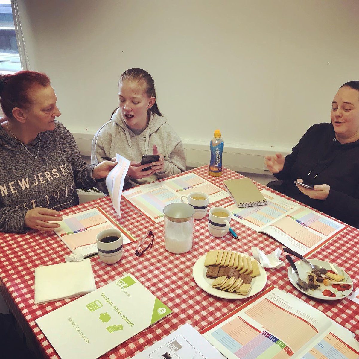 LoveMitcham's tweet photo. Great time on @CAPuk #capmoney course. 
Some felt anxious/stressed before we started &amp; left feeling more hopeful and more in control of their finances! 
Amazing space @MitchamSA living room at St Marks Family Centre!  
Thanks to @AgathaAkyigyina for presenting certificates! https://t.co/9zjLjgmPBJ
