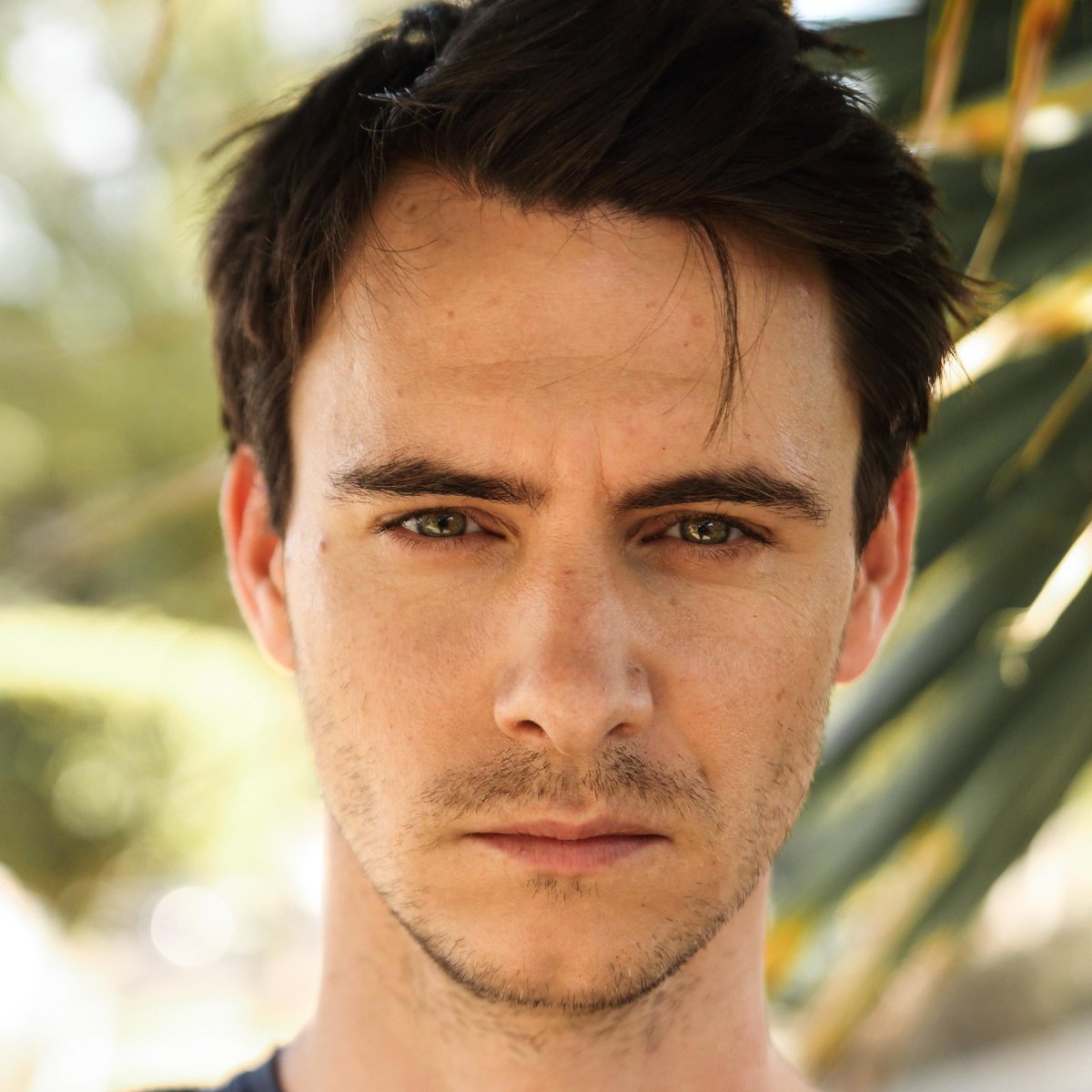 HarryLSource's tweet photo. 📸: New headshot of Harry Lloyd. Source: Curtis Brown https://t.co/q1kBo17sOp