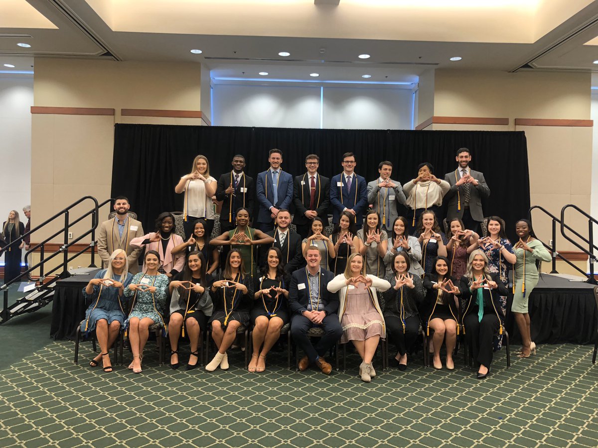 CLTGoGreek's tweet photo. Celebrating all our Greeks receiving the #WhosWhoAward from @UNCC_LEAD! We are so proud of all of you! #WeMakeLeaders @UNCCIFC @UNCCDGC @UNCCNPHC @UNCCPanhellenic @unccigc https://t.co/ZTondliO0g