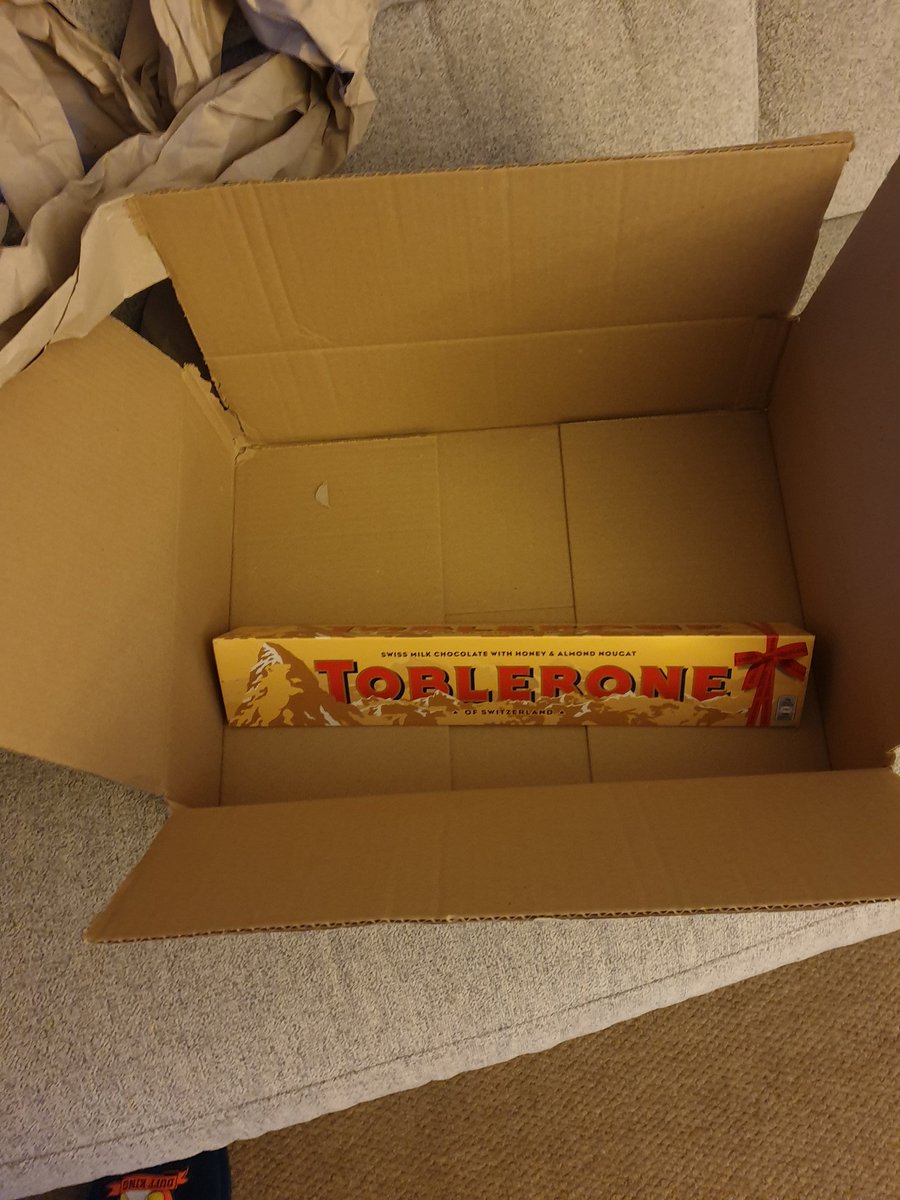 SYLOWuk's tweet photo. @HughsWaronWaste 
Hi Hugh 
Are you still involved in Amazon's oversized boxes ? Think it's time to give them a followup? https://t.co/po1tV9tEWg