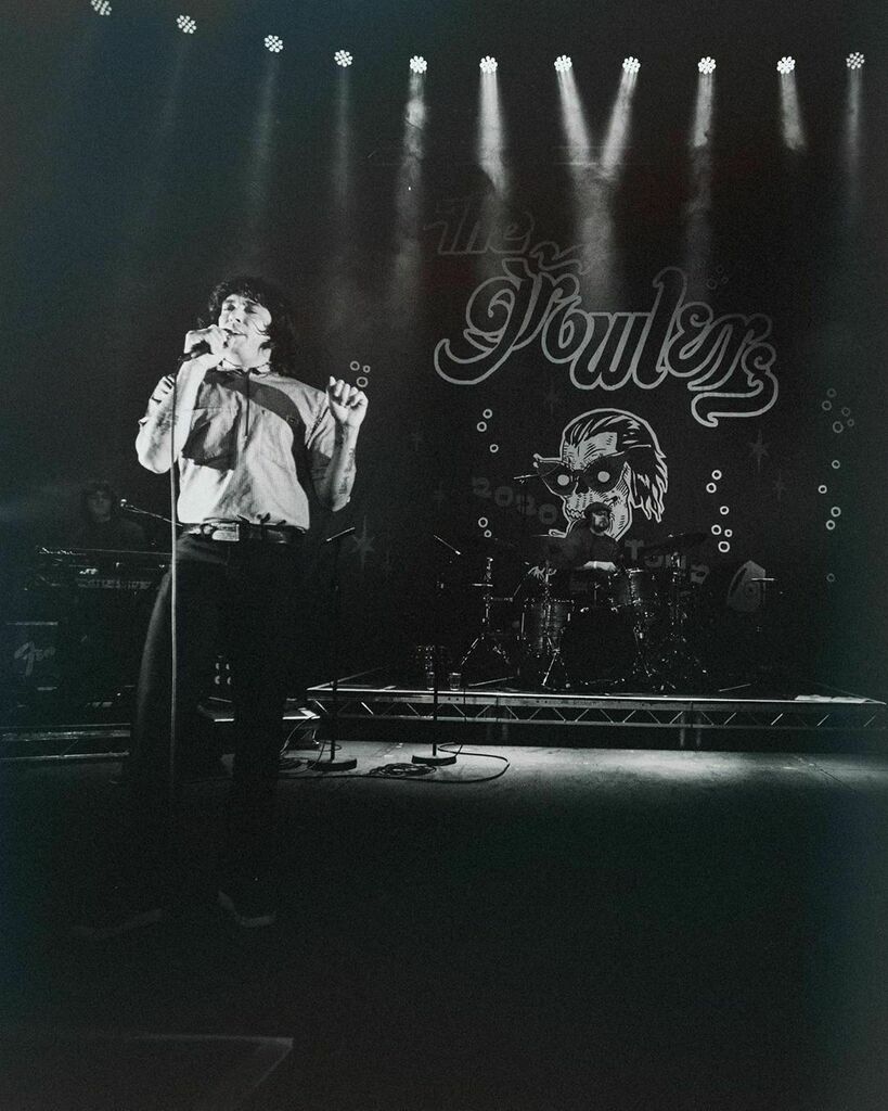 samhuddlestonxp's tweet photo. @losgrowlers live at the Roundhouse! ☝🏼

.

#losgrowlers #growlers #beachgoth #roundhouse #liveinlondon #clashmag #rockphotography #musicphotography #artofvisuals #visualcoup #analogvibes #filmpallet #analogiclove #farcatrecords #kodaklosers #psychedelic… https://t.co/7qjZjtkW0K https://t.co/qLsprkkswO