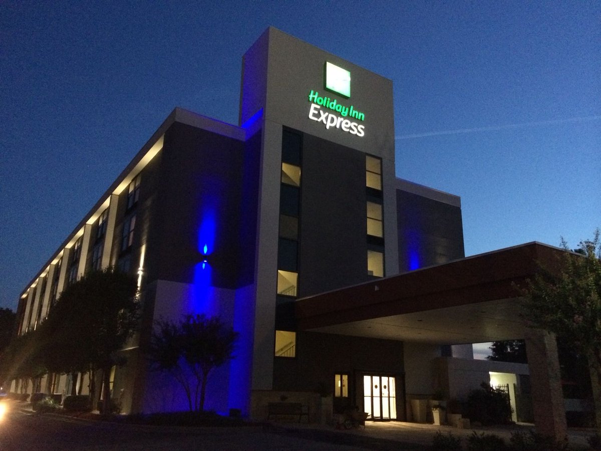 hostmark's tweet image. #NowHiring - Guest Service Agent/Night Auditor at @HolidayInn Express in Tallahassee, FL 🛎 Apply Online: buff.ly/32arzfS
--------------------
#JobOpening #HospitalityJobs #Tallahassee #TallahasseeJobs #HolidayInnExpress #HolidayInnJobs #IHG #IHGJobs #HotelJobs