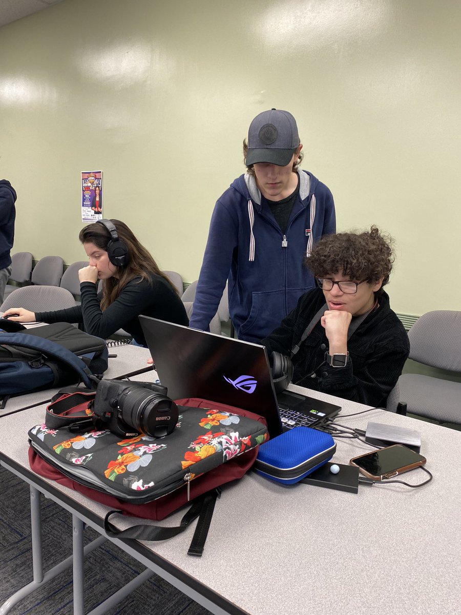 shortcutstv's tweet photo. Crazy 8 practice! @cypressbaycbtv at @BECONTV today getting ready for @stnnow!
#AlwaysGrinding #AlwaysImproving #SouthFloridaProud #WatchOutDC #SouthFlorida #StudentFilm #HighSchool https://t.co/W9z7P32Avr