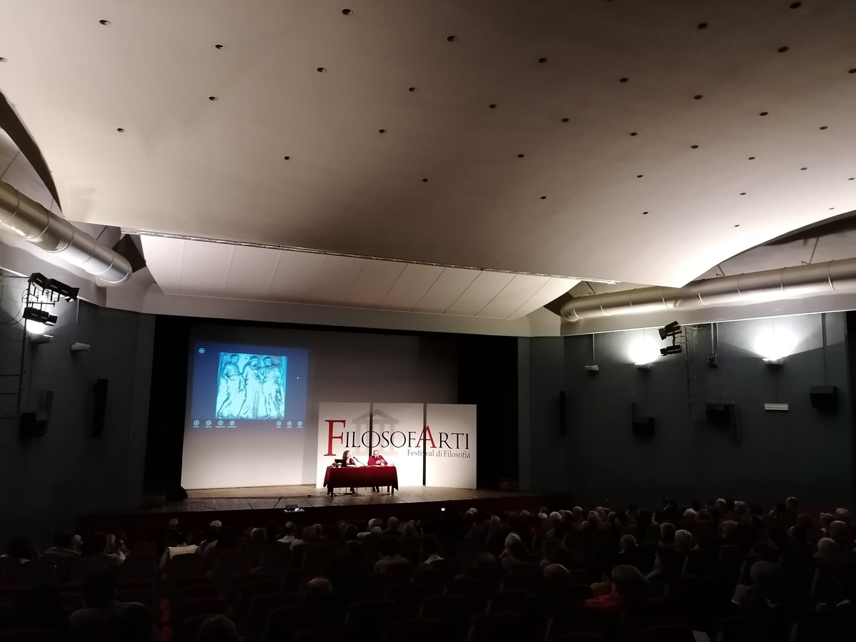 filosofarti's tweet photo. "Hermes con la sua doppiezza ci ricorda che la comunicazione è sempre ambivalente: interpretazione e traduzione non sono mai univoche, e nella trasmissione qualcosa si perde sempre. Ma a volte è più imprtante cosa si perde che non quello che si trasferisce"
U. Curi
#filosofarti https://t.co/7zc9zJbOjh