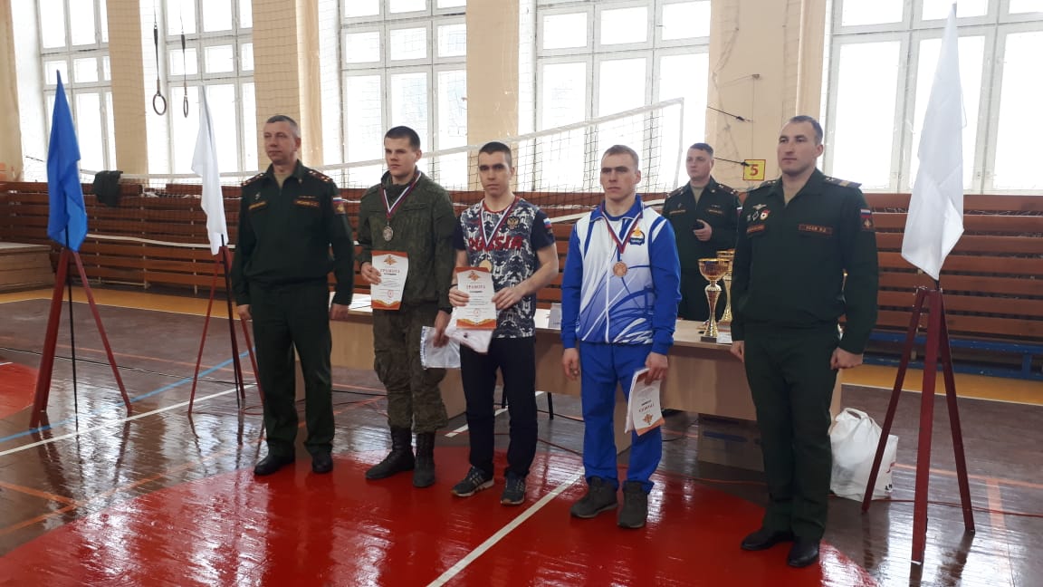 baxtova's tweet photo. 20 февраля, в г. Новосибирск походил Чемпионат Вооруженных сил РФ по армейскому гиревому рывку . Наш именитый спортсмен Балдин Александр занял 1-е место среди мужчин в весовой категории до 75 кг с гирями 32 кг!!! Его результат составил 252 подъема! Поздравляем 🎊🎊 https://t.co/OkK6Nd0l0E