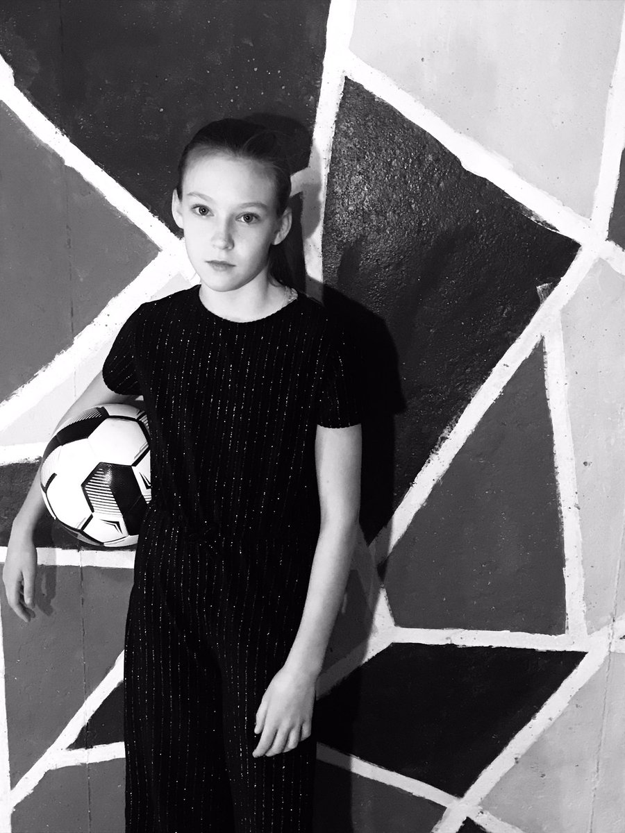 3fsLifestyle's tweet photo. 3FS livin’ the black and white life! ⚫️⚪️
📸: @krislpatton 
#blackandwhitephoto #BlackandWhiteTwitter #sisters #vibes #SaturdayThoughts #futbol #SaturdayVibes # https://t.co/OuUCje8L61