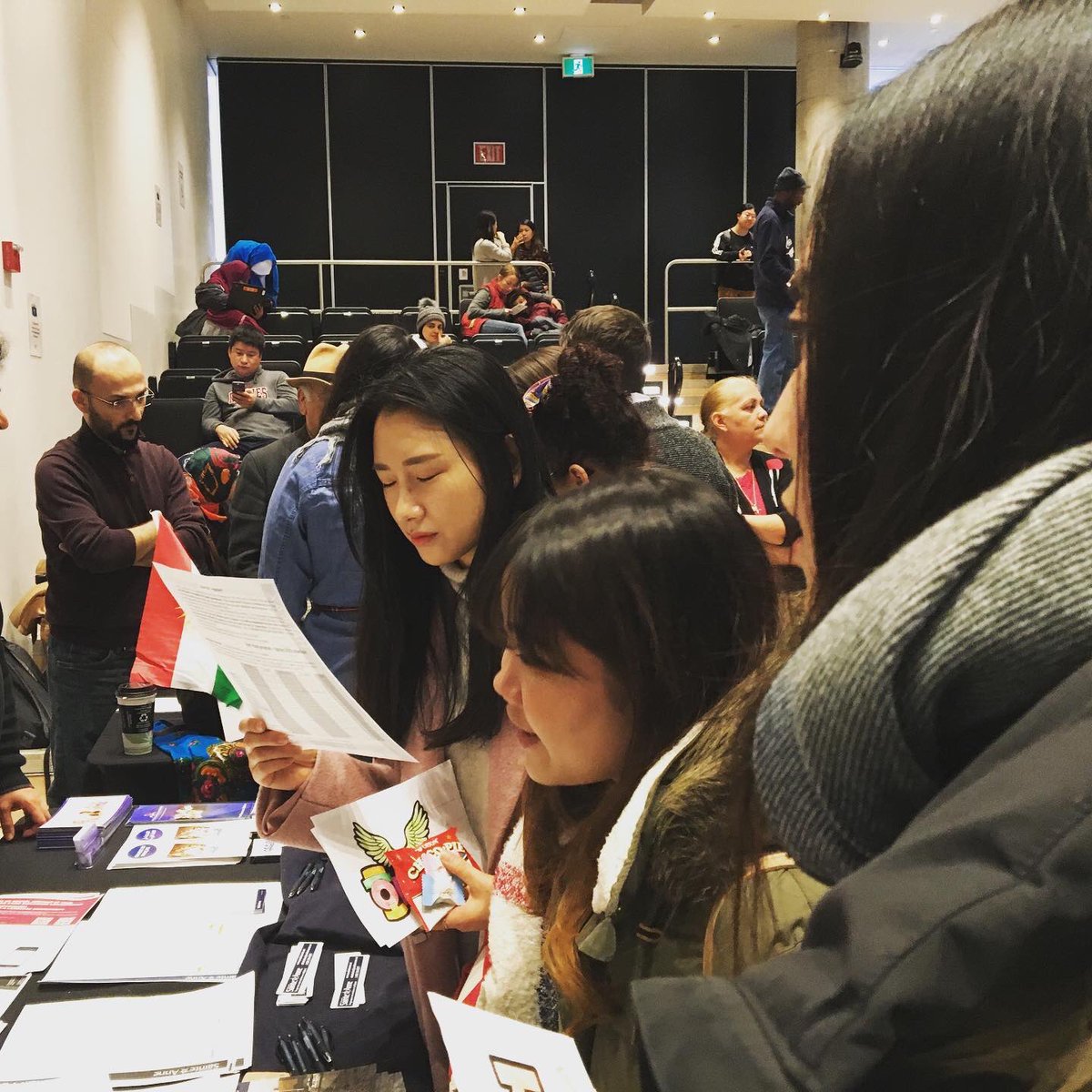 CLLC_Canada's tweet photo. Celebrating culture and language at the #languagefair 🇨🇦🇯🇵🇮🇹🇱🇧🇨🇳🇧🇷🇸🇴🇰🇷🇫🇷🇸🇦#mycllcschool https://t.co/VQ4EQKC4HI
