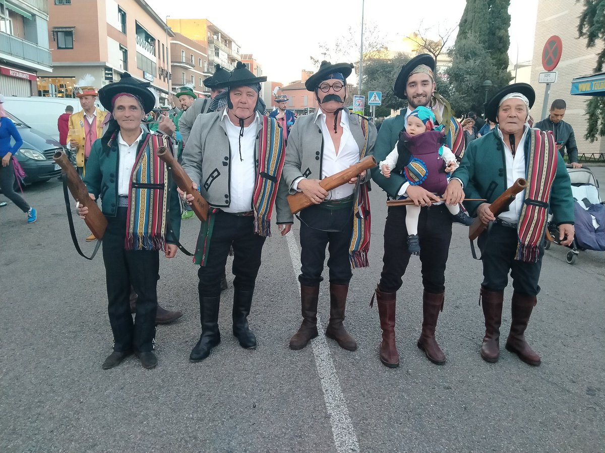 🎊Así está transcurriendo el #Carnaval2020 en #SanFernandoDeHenares, con la implicación de #peñas, #asociaciones y colectivos vecinales y el trabajo de empleados/as municipales y #PolicíaLocal y voluntarios/as de #ProtecciónCivil.  👉Y esto acaba de empezar...